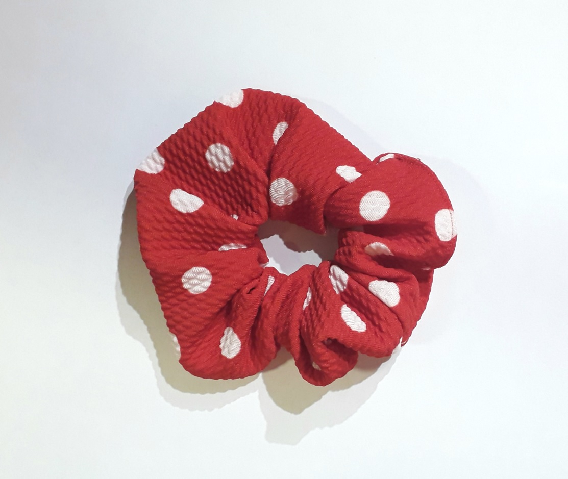 Colet rojo lunares blancos