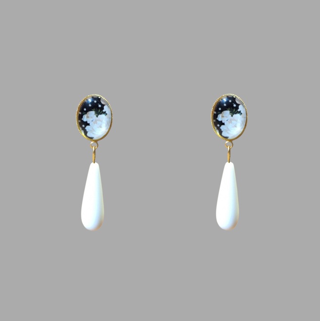 AF40AB Aro gota cabujon ovalado blanco