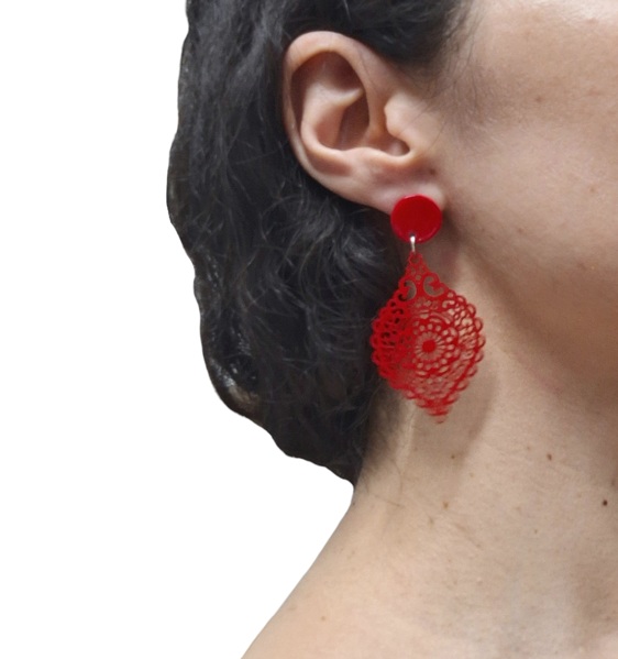 AF44HR Pendiente hoja filigrana rojo f2