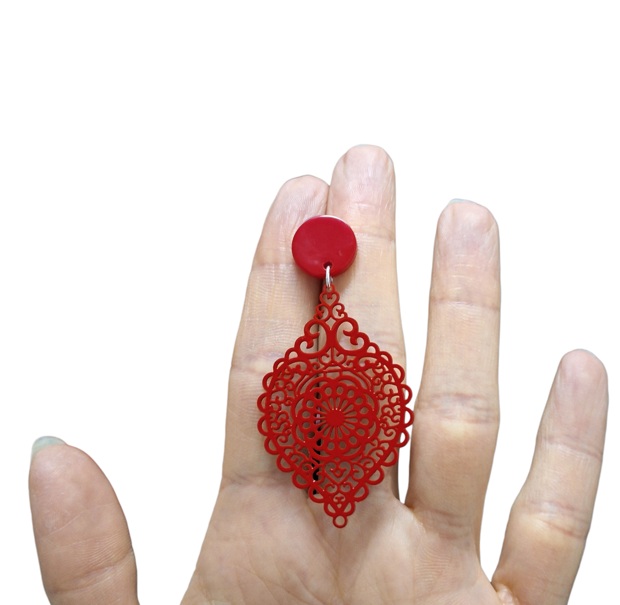 AF44HR Pendiente hoja filigrana rojo f3