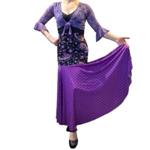 b) Conjunto falda y bolero lila